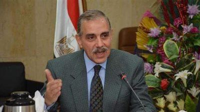 محافظ كفر الشيخ يتعهد بحل مشكلة العاملين على الصناديق الخاصة بسبب تأخر المرتبات