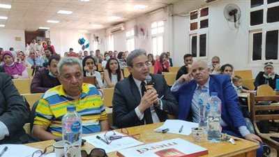 نقيب الإعلاميين يحكم مشروعات التخرج بالمعهد الدولي العالي للإعلام