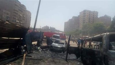 لحظة تفحم 12 سيارة داخل جراج بالمرج | فيديو