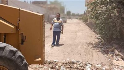 رفع 37 طنا من المخلفات والقمامة بشوارع إسنا في الأقصر
