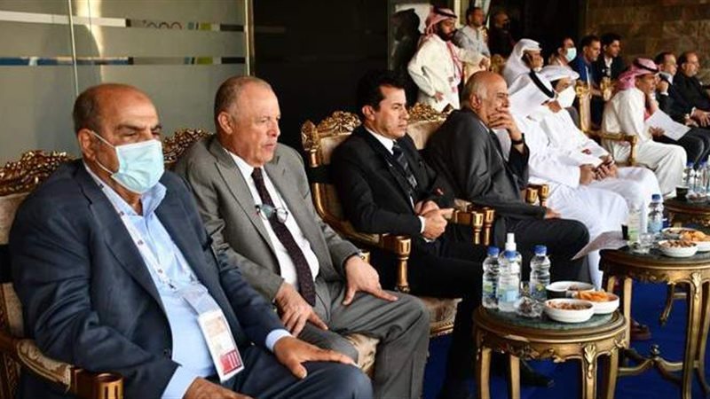 وزير الرياضة يشاهد
