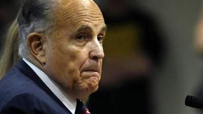 تجميد ترخيص محامي ترامب السابق جولياني في واشنطن