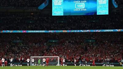 لسببين.. فوز إنجلترا على الدنمارك باطل.. وذكريات الهدف الشبح تعيد نفسها | فيديو