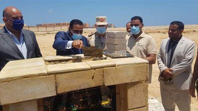 محافظ مطروح يضع حجر أساس محطة تحلية مياه الرميلة | فيديو وصور
