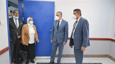 محافظ سوهاج يتفقد وحدة طب الأسرة الجديدة بالكوامل ضمن مشروعات 