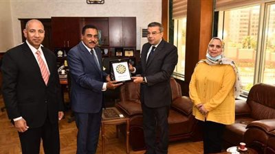 محافظ مطروح يستقبل رئيس قطاع الإعلام الداخلي | صور