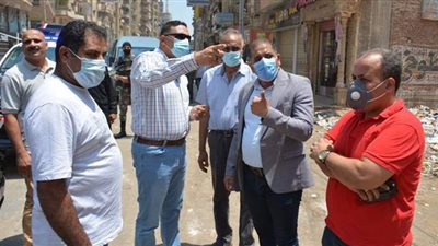 محافظ الدقهلية يقود حملة مكبرة في شوارع المنصورة لرفع الأتربة