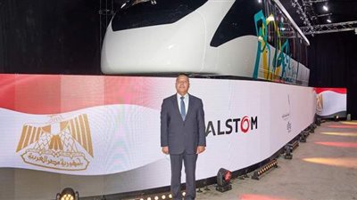 النقل تفتتح أول خط لإنتاج القطارات المكهربة