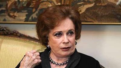 رئاسة الجمهورية ناعية جيهان السادات: قدمت نموذجاً للمرأة المصرية في مساندة زوجها في أصعب الظروف.. والسيسي يمنحها وسام الكمال ويطلق اسمها على محور الفردوس