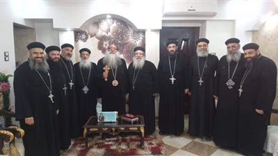 عودة الأنبا تكلا إلى مقر مطرانية دشنا بعد الانتهاء من الفحوصات الطبية