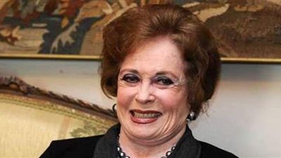 جيهان السادات توصي بدفنها بجوار الرئيس الراحل في المنصة