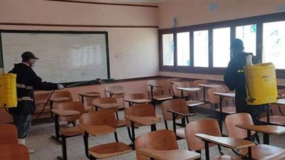 تعقيم وتطهير لجان مدارس بورسعيد استعدادا لامتحانات الثانوية العامة غدا | صور