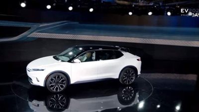 كرايسلر تعلن عن إنتاج سيارات كروس الكهربائية