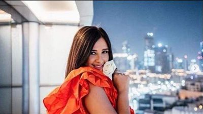 ياسمين عبدالعزيز تعلن حصولها على الإقامة الذهبية للإمارات