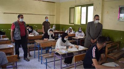 طلاب الثانوية العامة يبدأون تسليم إجابات امتحانات المواد غير المضافة للمجموع.. اليوم
