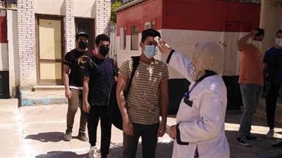 بالكمامة والكحول.. بدء توافد طلاب الثانوية العامة لأداء امتحان اللغة العربية