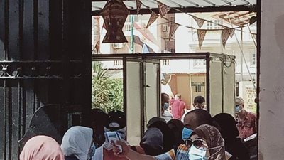 توافد طلاب الثانوية العامة على لجان الامتحانات بالإسكندرية | صور