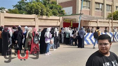 توافد طلاب الثانوية العامة على اللجان لأداء الامتحانات بالغربية | صور