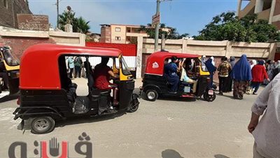 «التوكتوك» المنقذ للحاق بامتحانات الثانوية العامة بالغربية | صور