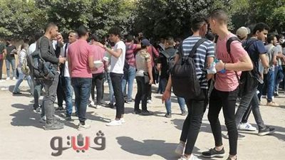 زحام طلاب الثانوية أمام إحدى لجان الامتحانات بالإسكندرية | صور