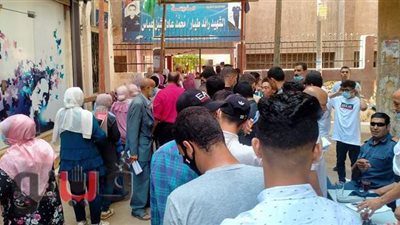 تكدس طلاب الثانوية العامة بالمنوفية أمام اللجان |  صور