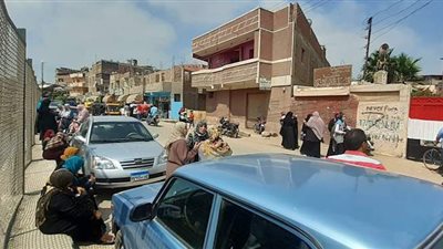 عقب إغلاق اللجان.. توتر وقلق أولياء أمور طلاب الثانوية العامة بالغربية