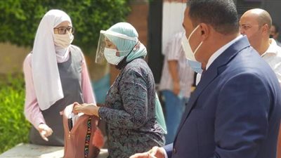محافظ مطروح يتفقد لجان امتحانات الثانوية العامة | صور