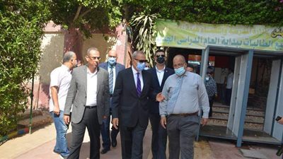 محافظ القليوبية يتفقد لجان الثانوية العامة للاطمئنان على سير الامتحانات | صور