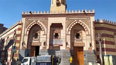 حملات مستمرة لتطهير دور العبادة والمنشآت لمواجهة كورونا بأسيوط | صور