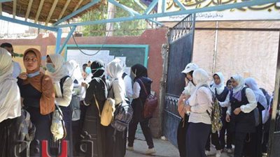 6 مشاهد لطلاب الثانوية العامة في أول يوم امتحانات في الأقصر | صور