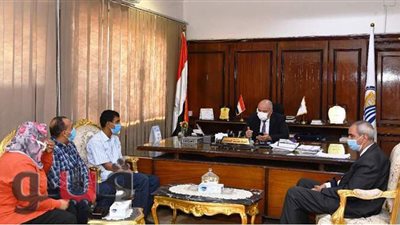 محافظ قنا يأمر بنقل سيدة مشردة إلى مصحة نفسية وتوفير مسكن وفرصة عمل لنجلها