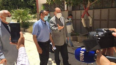 تبادل الاتهامات بين رئيس لجنة ووكيل تعليم أسيوط بسبب بوابات التعقيم بامتحانات الثانوية