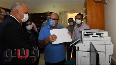 محافظ قنا يتفقد مقر كنترول الثانوية العامة | صور