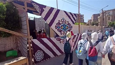 امتحانات الثانوية العامة في المنيا.. الطلاب يشتكون من النحو | صور