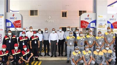 الملا يفتتح محطة متكاملة لتموين السيارات بالغاز والوقود السائل والشحن الكهربائي بالعباسية