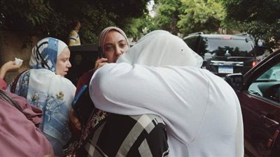 انهيار وبكاء طالبات الثانوية العامة بالإسكندرية بسبب صعوبة العربي | فيديو