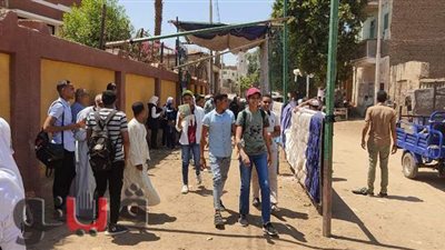 تباين آراء طلاب الثانوية العامة بالأقصر حول امتحان اللغة العربية | صور