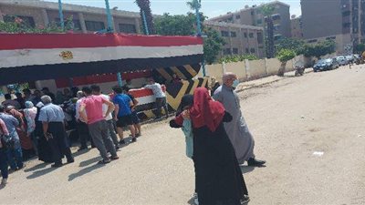 انهيار طالبات الثانوية العامة بعد امتحان اللغة العربية بالقليوبية | صور