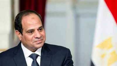 لحظة وصول السيسي للمشاركة في جنازة جيهان السادات | فيديو