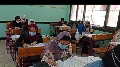 إحالة رئيس لجنة وملاحظين للتحقيق لتسريب امتحان العربي للثانوية العامة