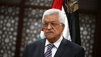 معركة في الكواليس.. صحيفة إسرائيلية تتحدث عن نهاية حكم أبو مازن وتكشف وريثه