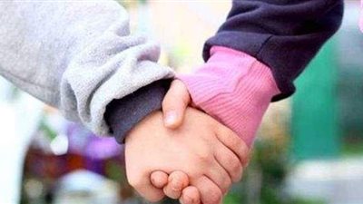 تجديد حبس شخص ترك طفليه بمفردهما لمدة شهرين داخل شقة في أكتوبر ١٥ يوما