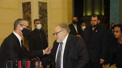 يحيى الفخراني ولميس جابر في عزاء جيهان السادات | صور