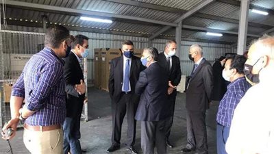 مساعد وزير الخارجية يستقبل جثامين المصريين ضحايا حرائق قبرص | صور