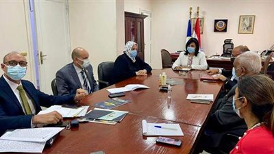 نائبة وزير السياحة تناقش قاعدة بيانات المرشدين