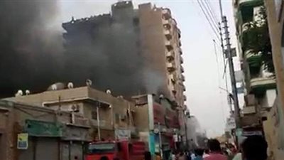 حريق في أكبر معرض تجاري بطهطا بسوهاج | فيديو