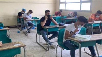 بدء توافد طلاب الشعبة الأدبية بالثانوية على اللجان لأداء امتحان اللغة العربية