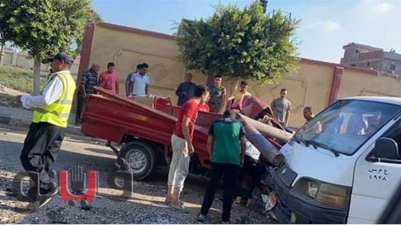 سقوط عمود إنارة على