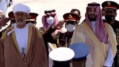 ولي العهد السعودي يستقبل سلطان عمان | فيديو