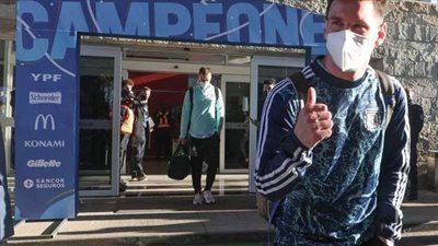 ميسي ونجوم التانجو يصلون الأرجنتين بعد التتويج بكوبا أمريكا | صور